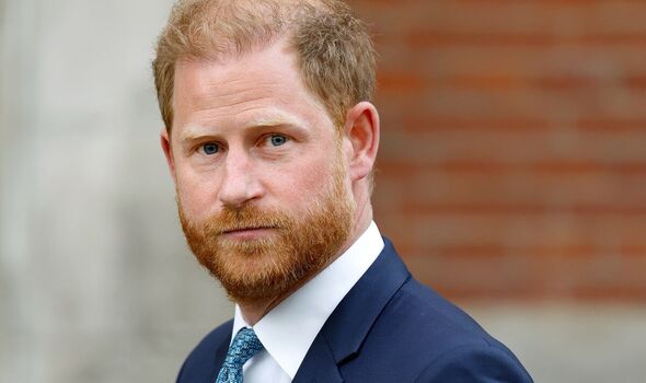 Harry muốn giữ kính xưng "Điện hạ" để 2 con có thể quay về Hoàng gia Anh, giới chuyên gia nói gì?- Ảnh 1. Harry muốn giữ kính xưng "Điện hạ" để 2 con có thể quay về Hoàng gia Anh, giới chuyên gia nói gì?- Ảnh 1.