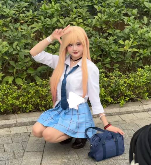 "Vợ nhà người ta" cosplay waifu của chồng khiến cộng đồng mạng xem xong chỉ biết ước- Ảnh 1.