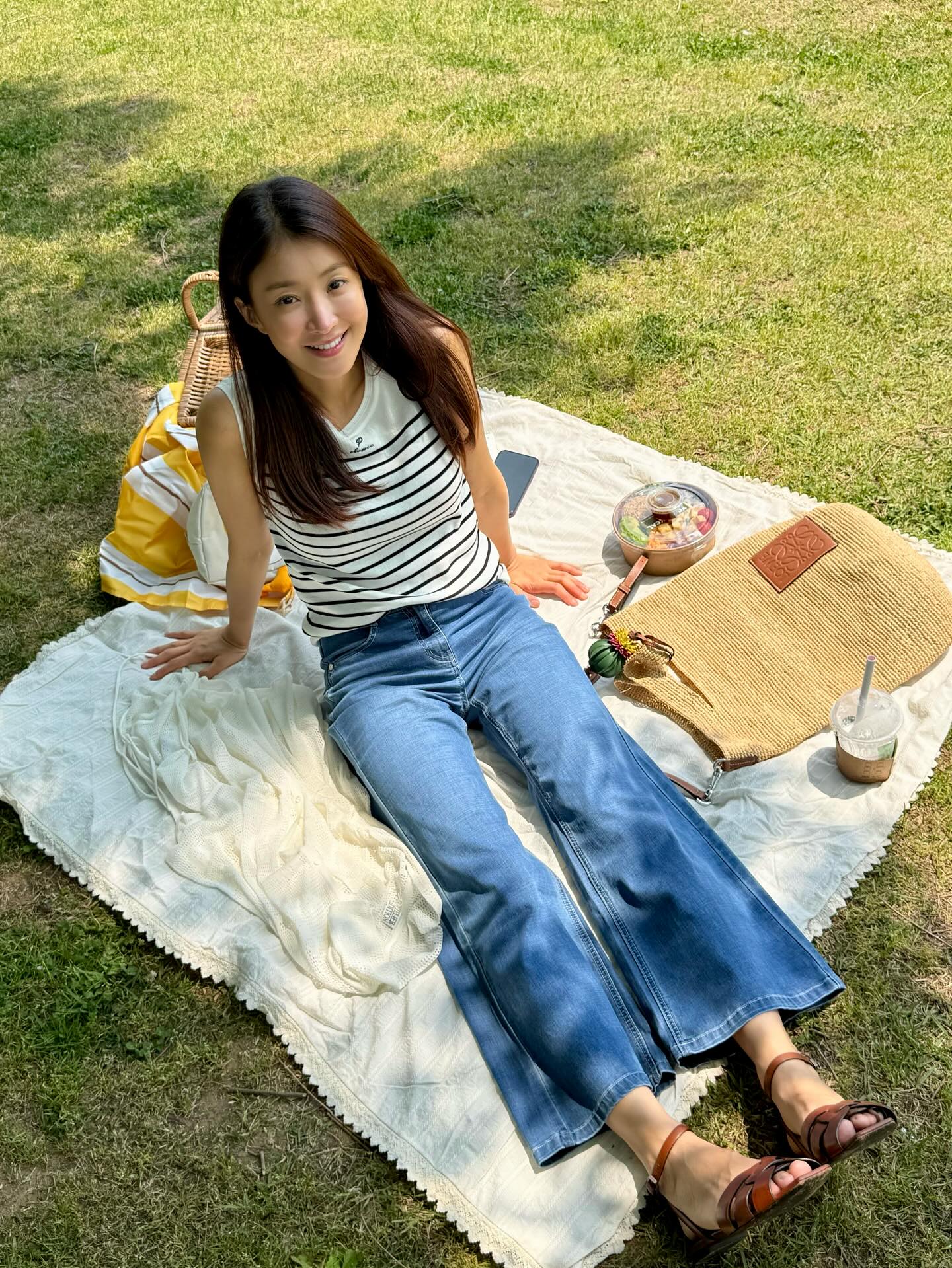 5 mẫu áo mùa hè hack tuổi tốt nhất cho phụ nữ 40+, mặc lên trẻ trung nhưng vẫn chuẩn thanh lịch- Ảnh 5.
