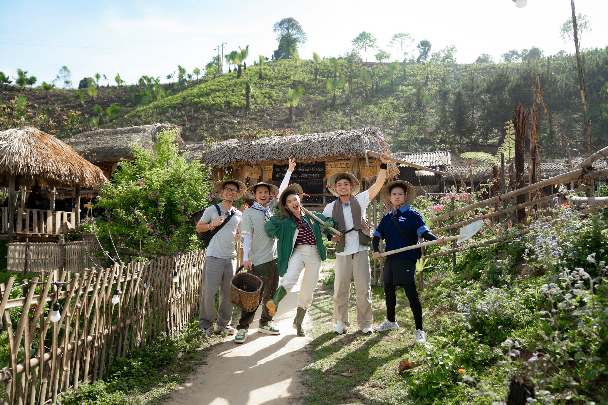 Homestay tại Lào Cai full phòng 3 tháng liền, chị Thông Bản Liền trở thành hiện tượng sau Gia Đình Haha