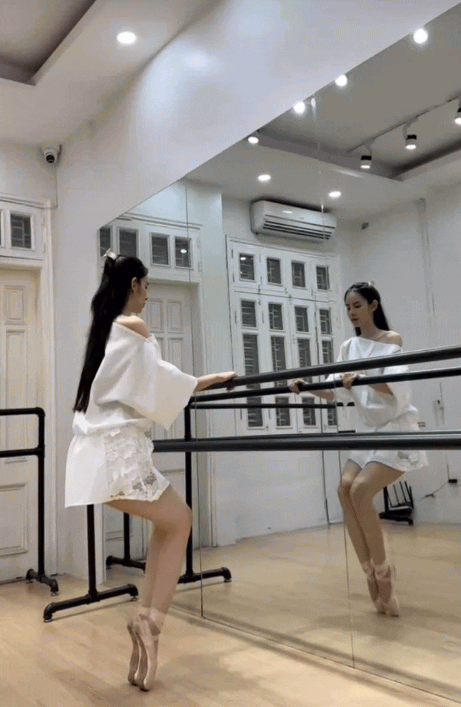 Học theo cô dâu hào môn Hương Liên, động tác nhún chân siết mỡ bắp đùi, giảm mỡ bụng ngay tại nhà- Ảnh 2.