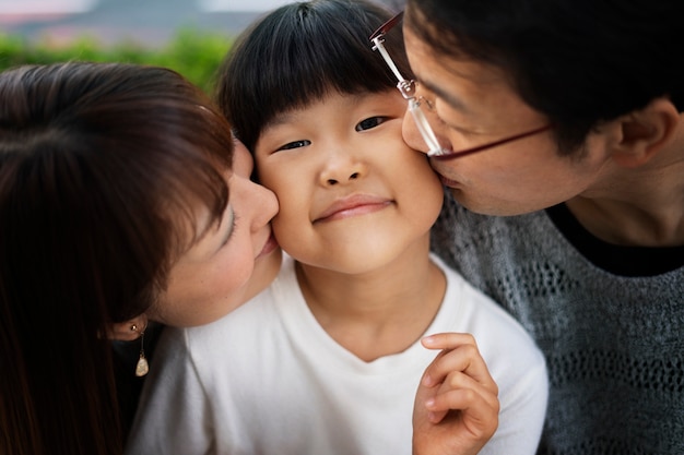 "3 Ít – 3 Nhiều": Bí quyết dạy con CỰC ĐỈNH, chưa từng tiết lộ của cha mẹ có tầm nhìn vượt trội- Ảnh 1.