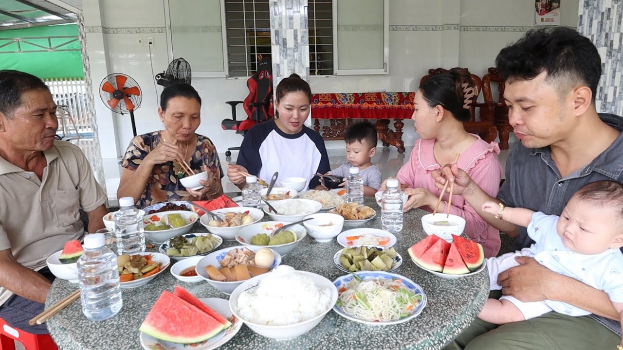 Mâm cơm gia đình Việt xưa và nay- Ảnh 1.