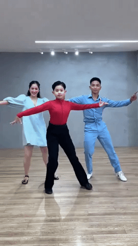 Con trai Khánh Thi-Phan Hiển: 10 tuổi cao gần bằng bố, là "thần đồng dancesport" vô địch thế giới nhưng... lười nhảy mất rồi!- Ảnh 1.