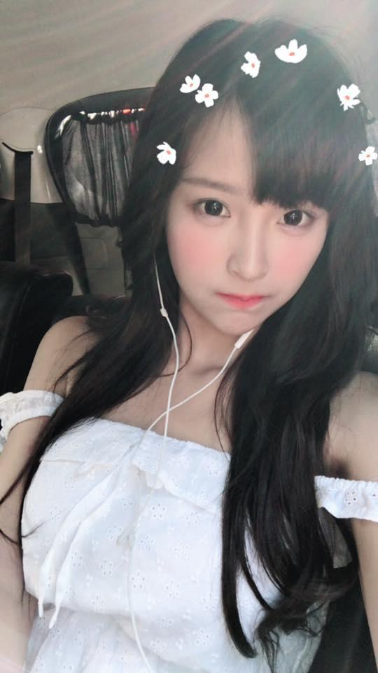 Nữ streamer gợi cảm hối hận vì hành động trong quá khứ, thừa nhận "thực hiện" chỉ vì nhà quá nghèo- Ảnh 1.