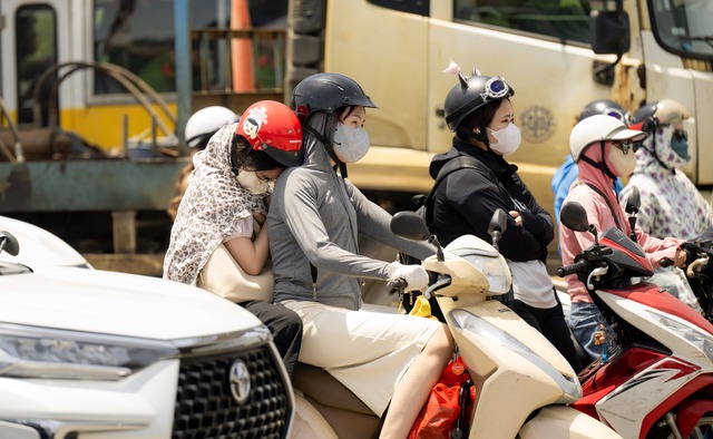 Lý do Hà Nội nóng kinh hoàng những ngày gần đây và một số mẹo chống "phát hỏa" dành riêng cho chị em- Ảnh 2. Lý do Hà Nội nóng kinh hoàng những ngày gần đây và một số mẹo chống "phát hỏa" dành riêng cho chị em- Ảnh 2.
