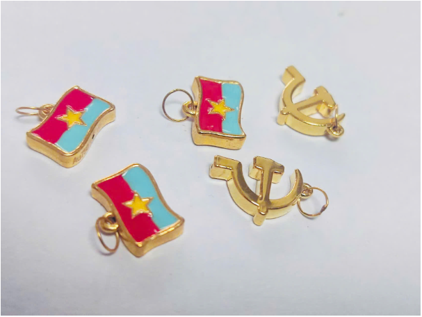 Charm vàng 18k Quốc kỳ Việt Nam dịp 30/4 và 2/9 được mọi lứa tuổi yêu thích- Ảnh 6.