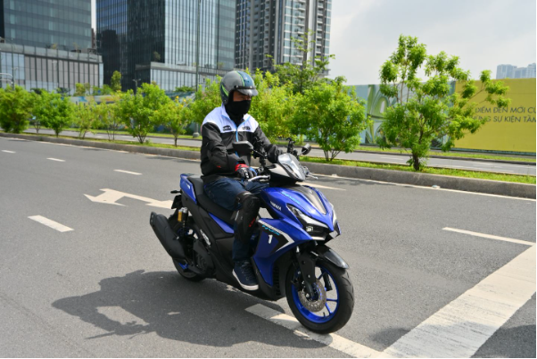 Linh hoạt trong phố, thể thao khi cần - YECVT làm nên khác biệt cho Yamaha NVX- Ảnh 3.