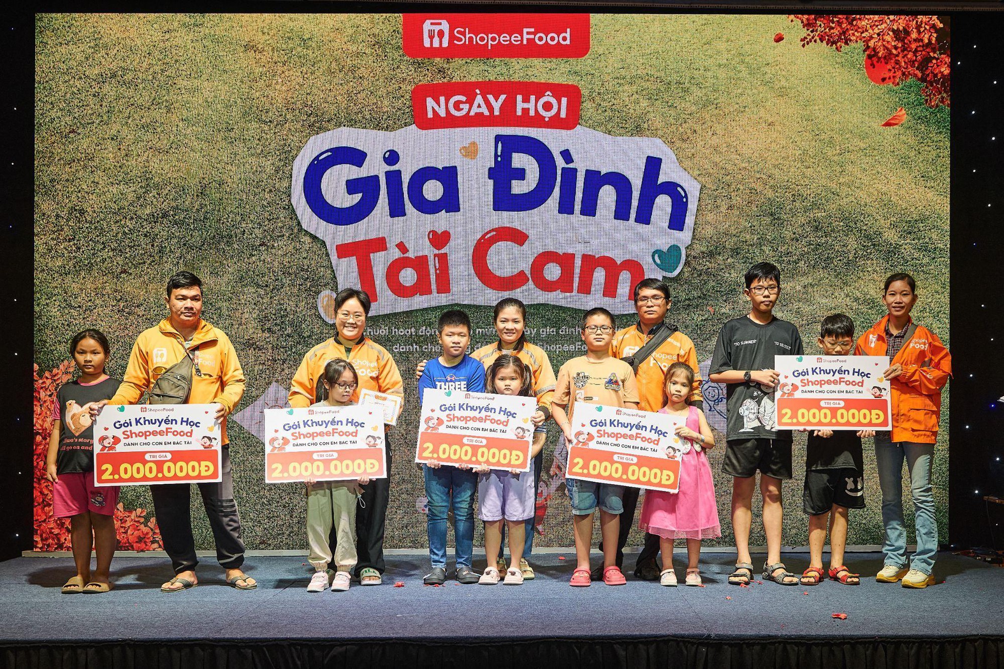 Hàng trăm thành viên gia đình bác tài hội tụ tại “Gia đình Tài Cam”: Một ngày để sẻ chia, gắn kết và tự hào- Ảnh 5. Hàng trăm thành viên gia đình bác tài hội tụ tại “Gia đình Tài Cam”: Một ngày để sẻ chia, gắn kết và tự hào- Ảnh 5.