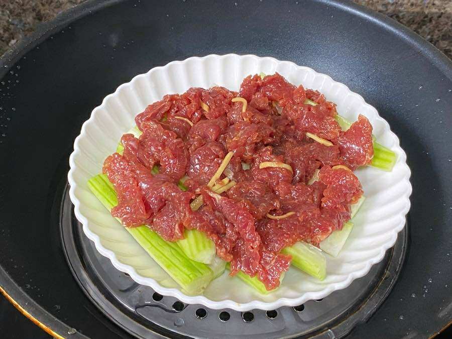 Món hấp này chỉ dùng 2 nguyên liệu, thời gian nấu chỉ 10-15 phút mà ngon miệng lại tốt để giảm cân, giữ dáng- Ảnh 10.