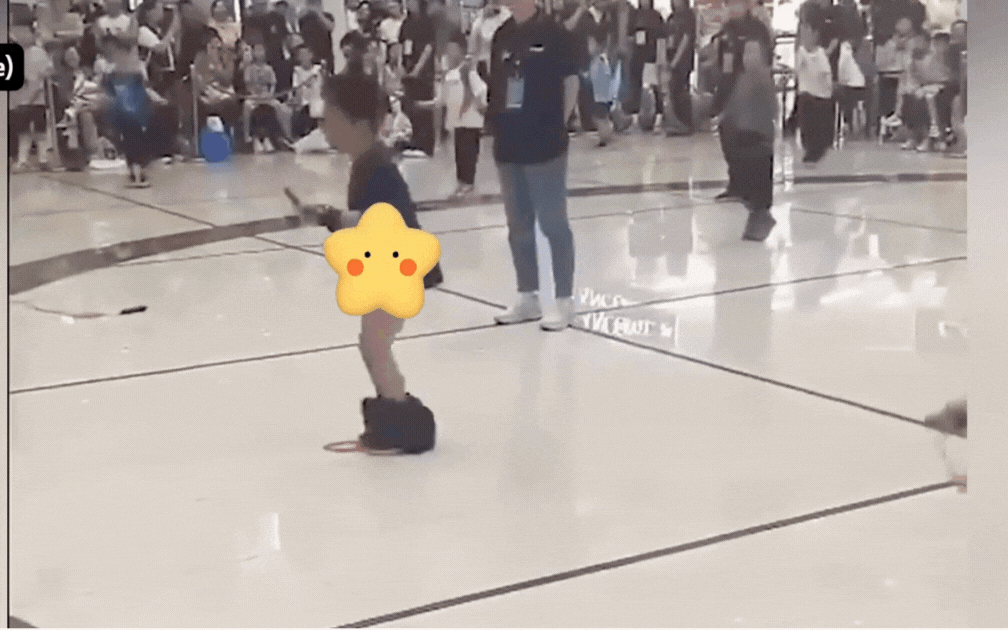 Video cậu bé gặp sự cố "khó nói" khi đang thi nhảy dây viral khắp mạng: Kết cục rất bất ngờ- Ảnh 1.
