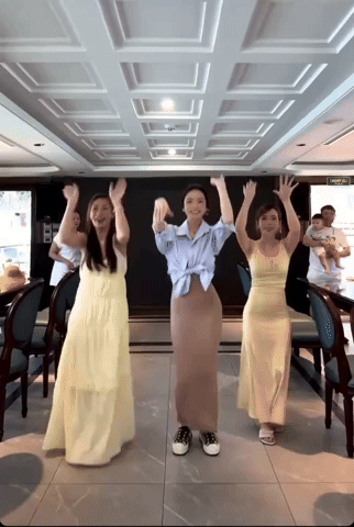 Chu Thanh Huyền - vợ Quang Hải gây sốt với 7s lắc hông "khét lẹt" khoe trọn body cực phẩm sau sinh- Ảnh 1. Chu Thanh Huyền - vợ Quang Hải gây sốt với 7s lắc hông "khét lẹt" khoe trọn body cực phẩm sau sinh- Ảnh 1.