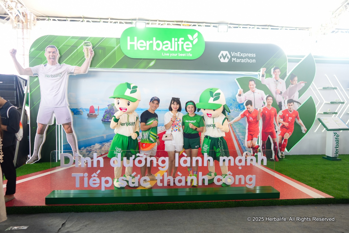 Herbalife Việt Nam tiếp tục đồng hành cùng VnExpress Marathon Hạ Long 2025- Ảnh 4. Herbalife Việt Nam tiếp tục đồng hành cùng VnExpress Marathon Hạ Long 2025- Ảnh 4.