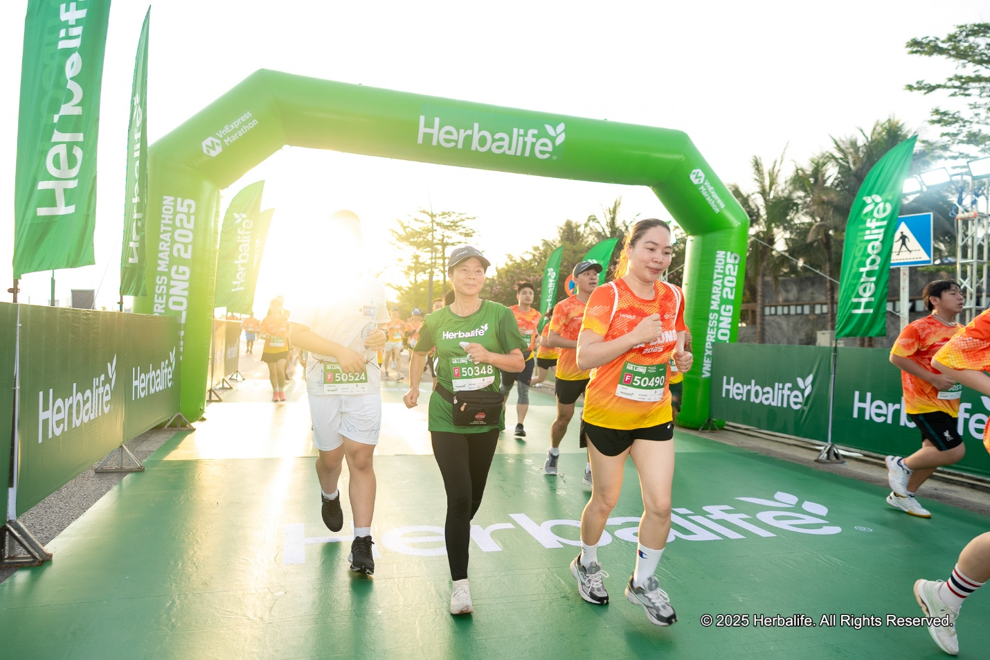 Herbalife Việt Nam tiếp tục đồng hành cùng VnExpress Marathon Hạ Long 2025- Ảnh 7. Herbalife Việt Nam tiếp tục đồng hành cùng VnExpress Marathon Hạ Long 2025- Ảnh 7.