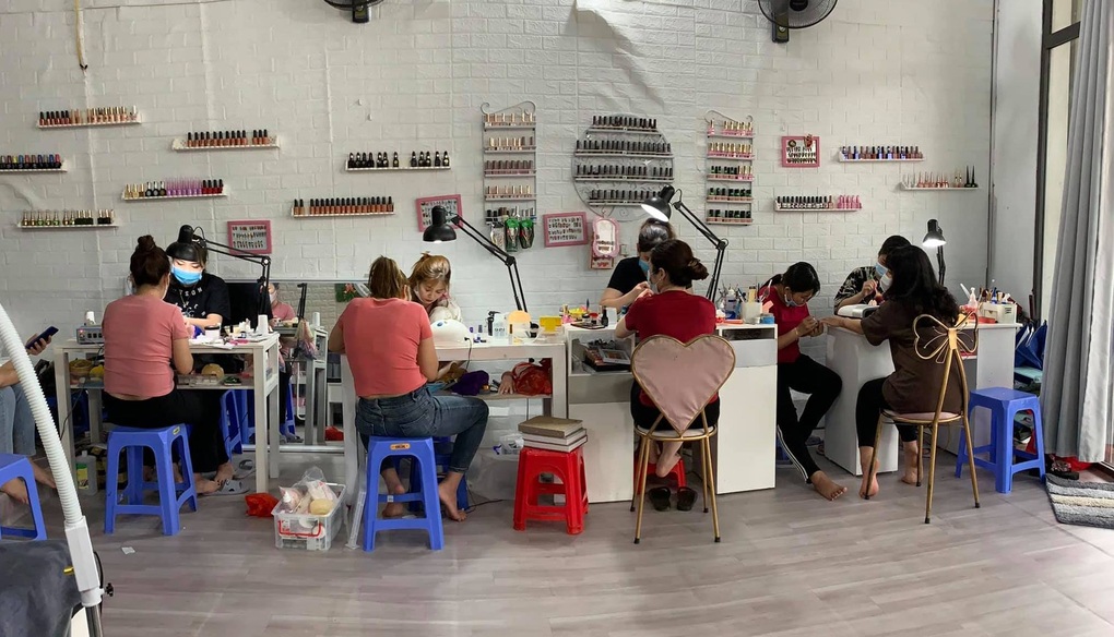 Tôi là chủ một tiệm nail ở Hà Nội, mỗi ngày làm khoảng 20 bộ móng: Tôi phải nộp thuế bao nhiêu?- Ảnh 1.