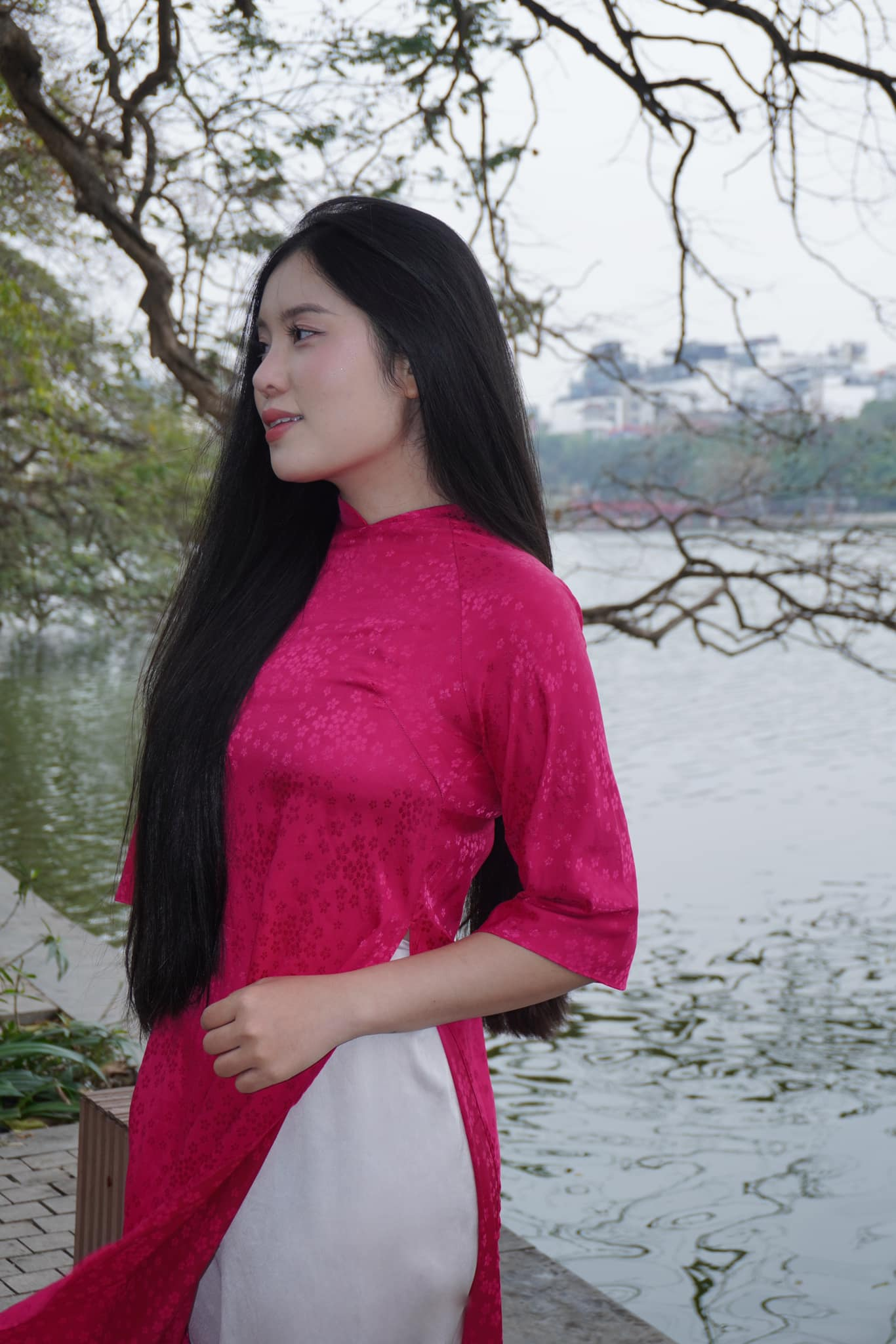 Từng bị hư tổn, gãy rụng cả búi do nhuộm tẩy tóc, cô nàng "hồi sinh" mái tóc nhờ bước ủ tóc tại nhà- Ảnh 1.