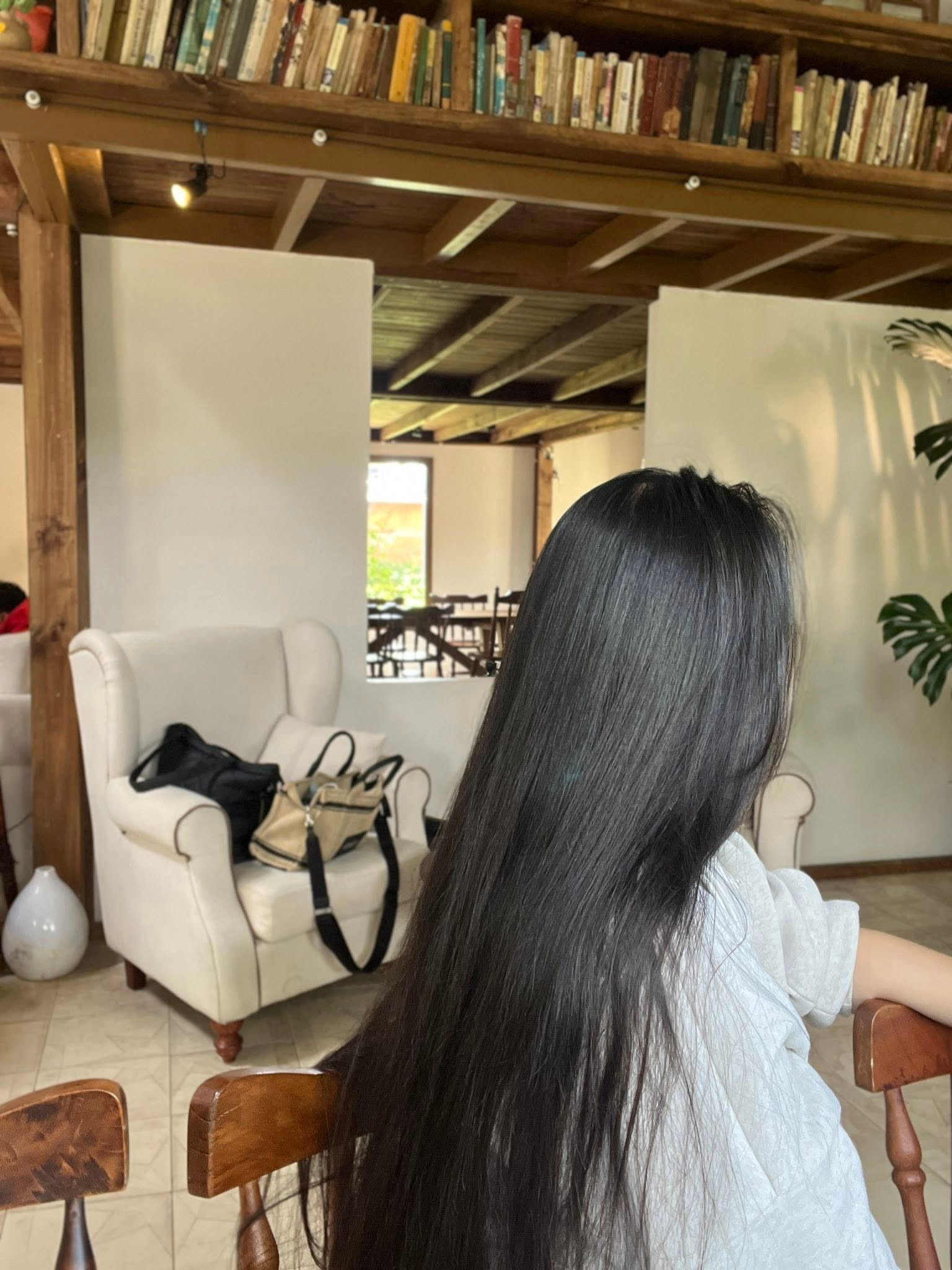 Từng bị hư tổn, gãy rụng cả búi do nhuộm tẩy tóc, cô nàng "hồi sinh" mái tóc nhờ bước ủ tóc tại nhà- Ảnh 10.