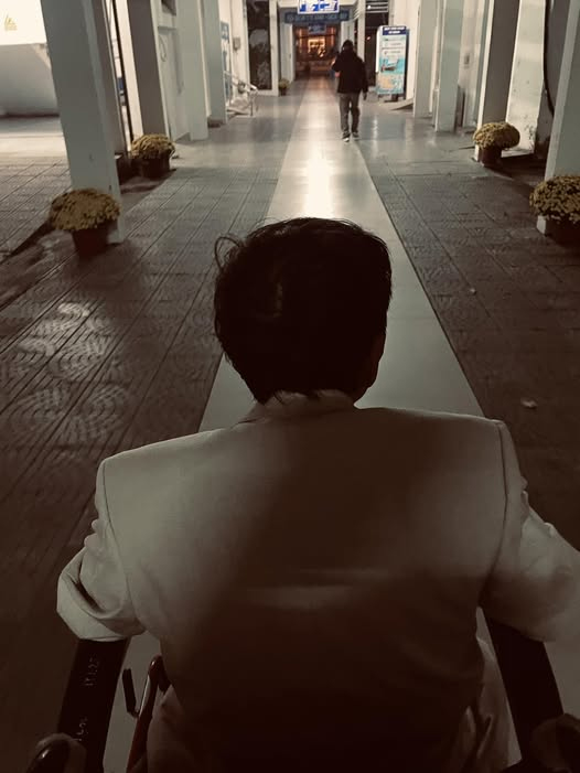 Khi đưa bố đi lọc thận, tôi nhận ra 1 sự thật về cơ thể con người mang tên "mất cơ bắp"- Ảnh 1.