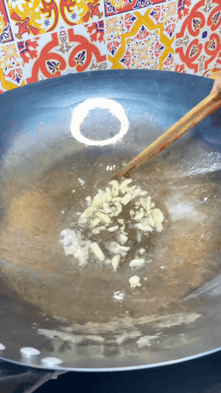 "Loại rau" gây ngỡ ngàng nhất mùa hè này: Tưởng là cỏ mọc dại nhưng nấu được loạt món ngon giúp thanh nhiệt cực tốt- Ảnh 5.