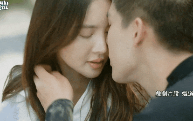 Nam chính phim ngôn tình Trung Quốc hay nhất hiện tại hôn giỏi thế nào mà khiến khán giả càng phẫn nộ với nữ chính?- Ảnh 5.