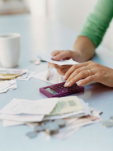 Sau tuổi 40, tôi nhận ra: Tiết kiệm không đủ – phụ nữ trung niên cần quản lý tài chính để sống vững vàng hơn- Ảnh 1.
