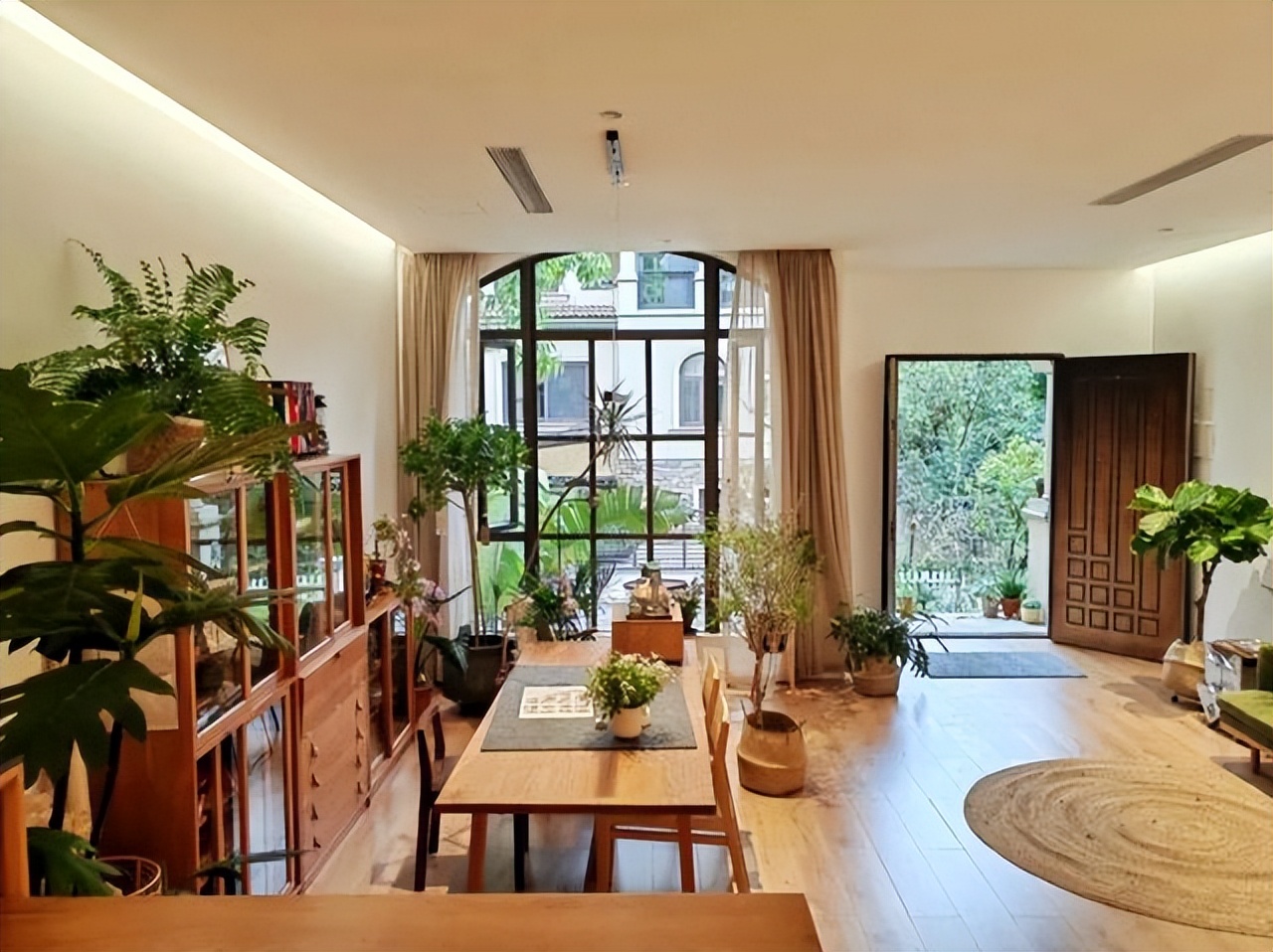 Mẹ đơn thân tuổi 50 sống cùng con trong biệt thự 300m²: "Ai bảo phụ nữ ly hôn là đáng thương?"- Ảnh 3.