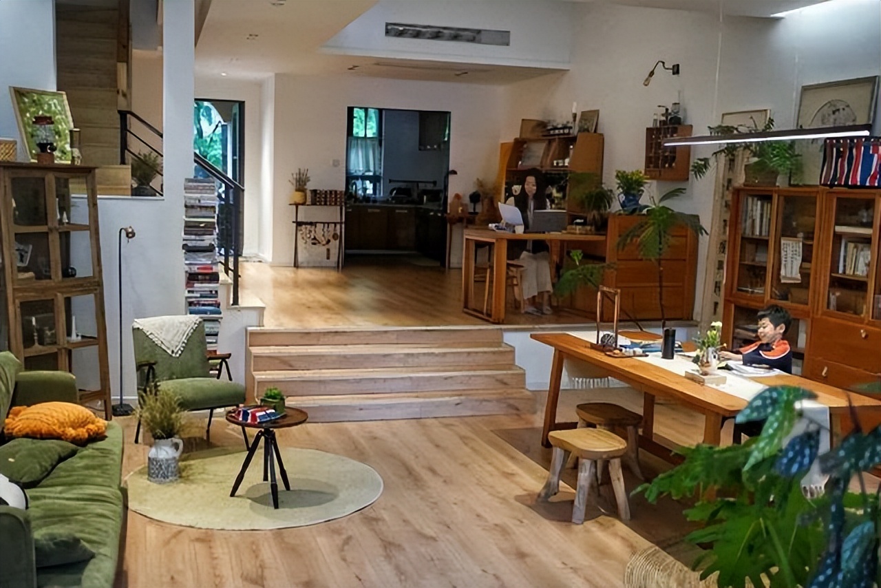 Mẹ đơn thân tuổi 50 sống cùng con trong biệt thự 300m²: "Ai bảo phụ nữ ly hôn là đáng thương?"- Ảnh 2.