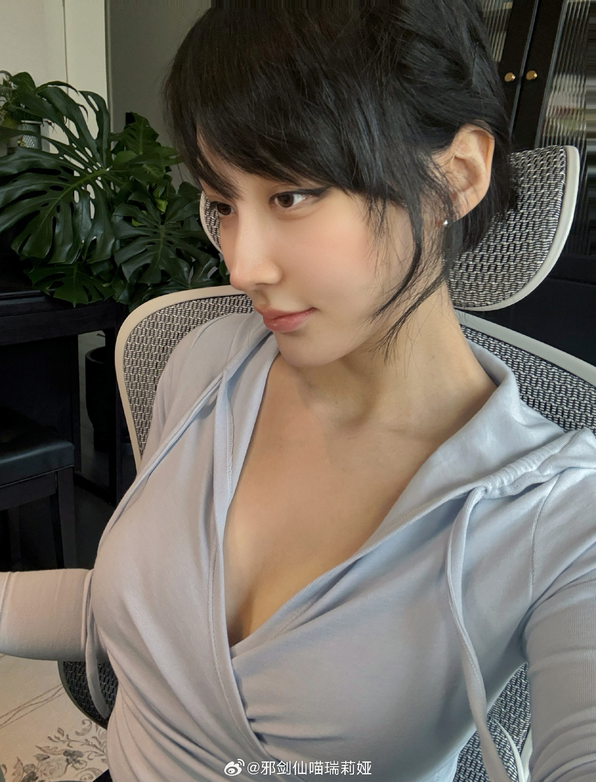 BLV VCS đình đám bị vợ "gank" vì mải xem hot girl one-champ Irelia khiến cộng đồng thích thú- Ảnh 6.