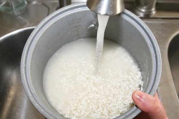 Rất tiếc phải nói rằng: Đây là sai lầm cực lớn khi nấu cơm mà 95% người làm hàng ngày- Ảnh 4.