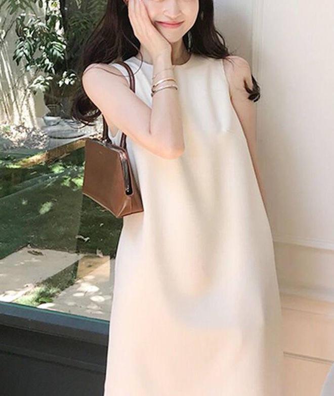 Trời càng nóng, phong cách càng nên tối giản! Phụ nữ Pháp diện gì vừa mát vừa đẹp vào mùa hè?- Ảnh 14.