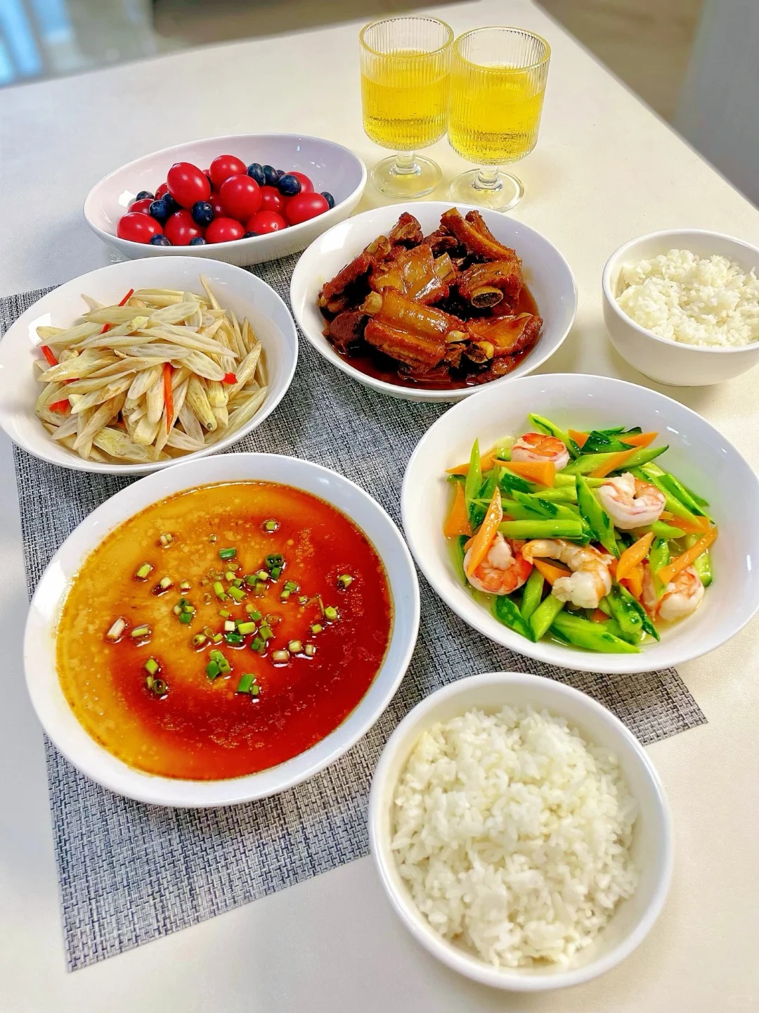 10 mâm cơm nhà cực hấp dẫn, không lặp lại: Mỗi ngày một vị, ăn hoài không chán!- Ảnh 3. 10 mâm cơm nhà cực hấp dẫn, không lặp lại: Mỗi ngày một vị, ăn hoài không chán!- Ảnh 3.