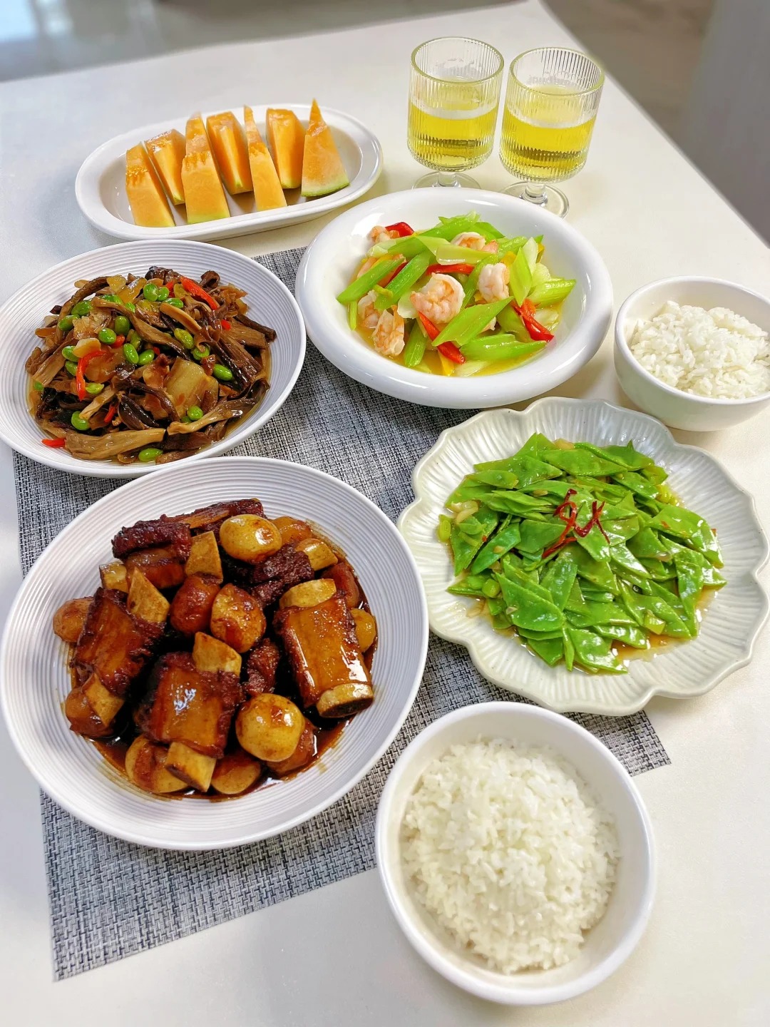 10 mâm cơm nhà cực hấp dẫn, không lặp lại: Mỗi ngày một vị, ăn hoài không chán!- Ảnh 4. 10 mâm cơm nhà cực hấp dẫn, không lặp lại: Mỗi ngày một vị, ăn hoài không chán!- Ảnh 4.