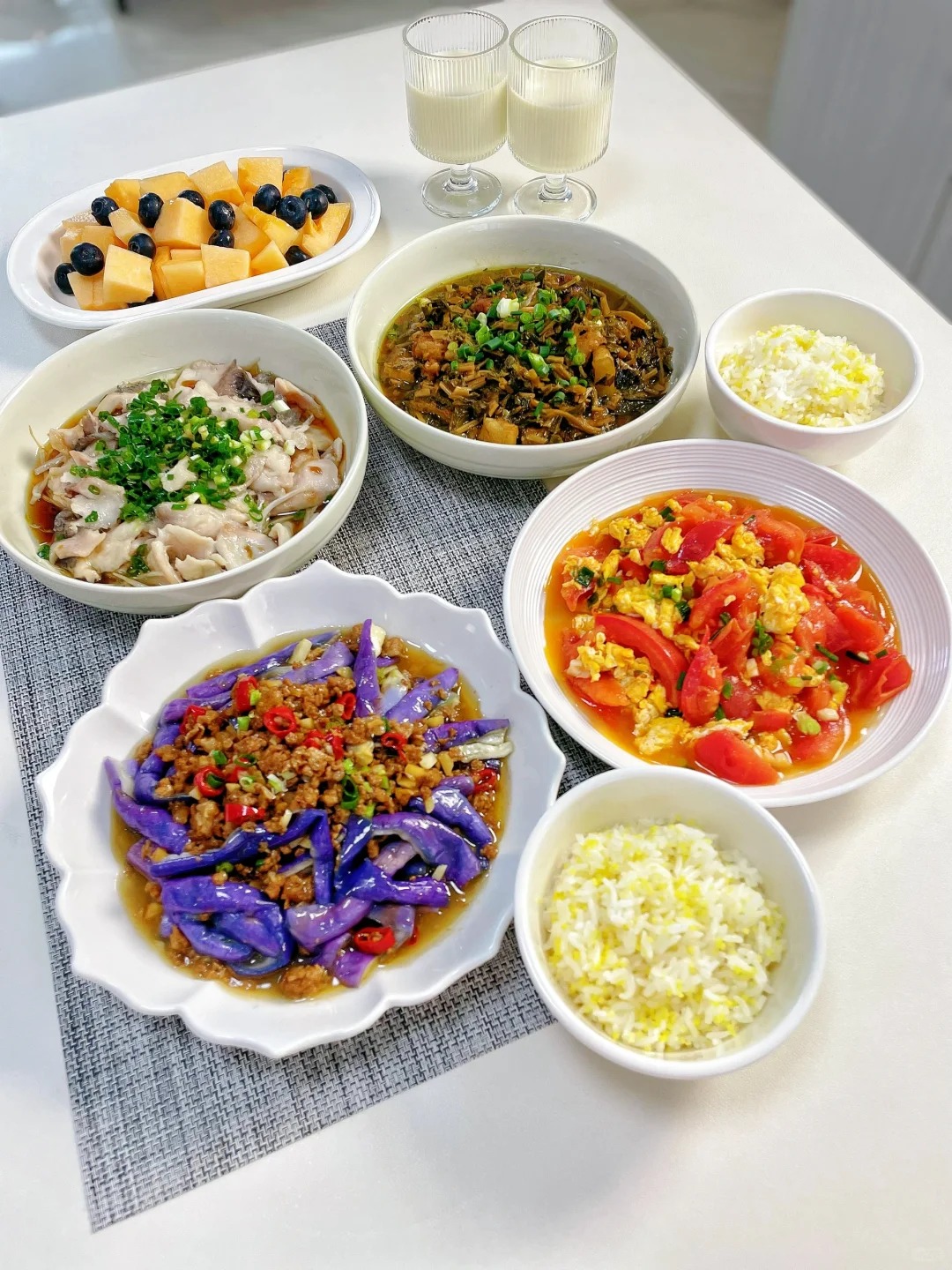 10 mâm cơm nhà cực hấp dẫn, không lặp lại: Mỗi ngày một vị, ăn hoài không chán!- Ảnh 5. 10 mâm cơm nhà cực hấp dẫn, không lặp lại: Mỗi ngày một vị, ăn hoài không chán!- Ảnh 5.