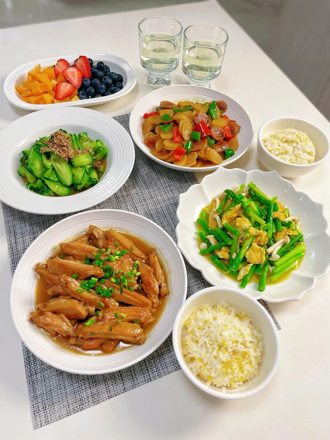 10 mâm cơm nhà cực hấp dẫn, không lặp lại: Mỗi ngày một vị, ăn hoài không chán!- Ảnh 7. 10 mâm cơm nhà cực hấp dẫn, không lặp lại: Mỗi ngày một vị, ăn hoài không chán!- Ảnh 7.