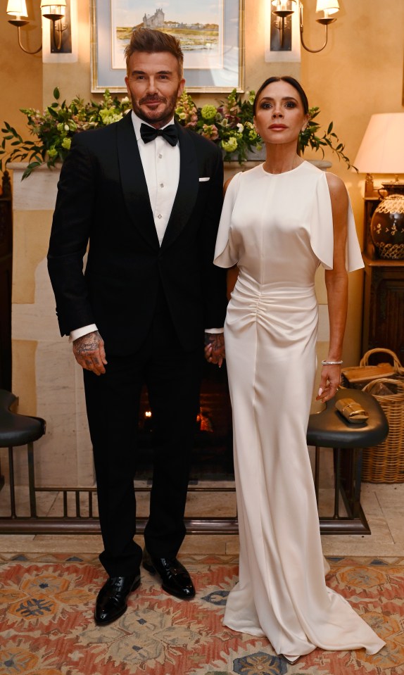 Victoria Beckham lên chức "Lady" giữa drama mâu thuẫn, lần này con dâu tỷ phú cũng không đủ sức giật spotlight!- Ảnh 2.
