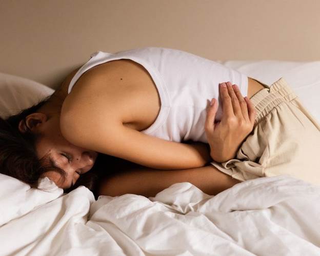 “Kỳ đèn đỏ” khiến giấc ngủ của bạn không trọn vẹn? Đây là thứ sẽ giúp bạn đối phó- Ảnh 1.