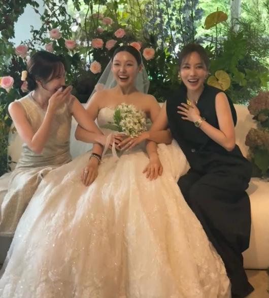 Lộ bằng chứng "tình đầu quốc dân" Suzy bị hội chị em thân thiết cô lập giữa sự kiện toàn sao hạng A- Ảnh 6.
