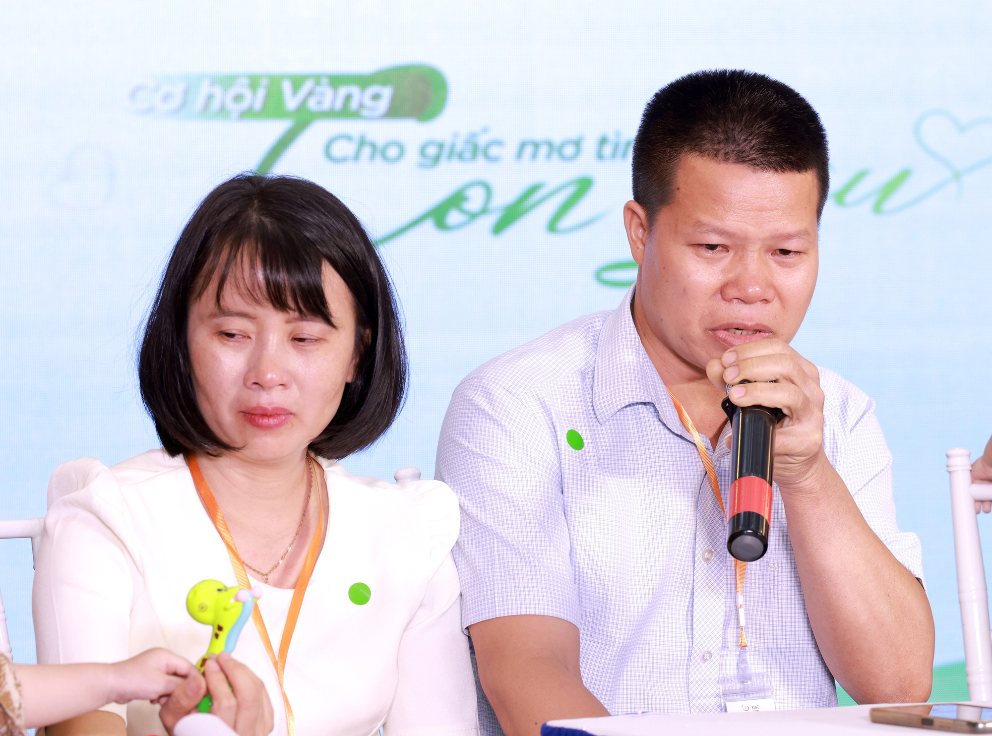 Hành trình 13 năm tìm con của cặp đôi lấy nhau vì yêu, chia tay và quay lại cũng vì 1 chữ yêu- Ảnh 1. Hành trình 13 năm tìm con của cặp đôi lấy nhau vì yêu, chia tay và quay lại cũng vì 1 chữ yêu- Ảnh 1.