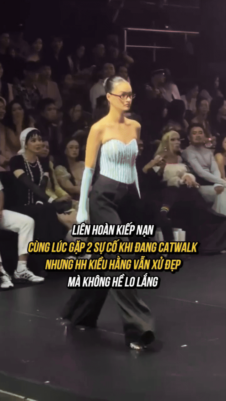 Chủ đề ngày 3 Vietnam International Fashion Week là té ngã hay sao?- Ảnh 9. Chủ đề ngày 3 Vietnam International Fashion Week là té ngã hay sao?- Ảnh 9.