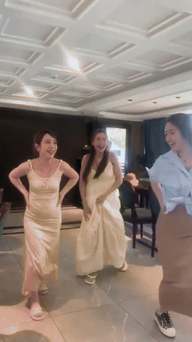 4 triệu người dán mắt vào điện thoại xem vợ Quang Hải dạy con, khéo cỡ nào mà lu mờ cả "thị phi" kém duyên- Ảnh 2. 4 triệu người dán mắt vào điện thoại xem vợ Quang Hải dạy con, khéo cỡ nào mà lu mờ cả "thị phi" kém duyên- Ảnh 2.