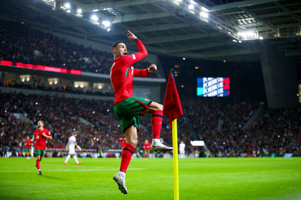 Ronaldo khóc nức nở khi vô địch ở tuổi 40: Huyền thoại vừa viết xong chương sử vĩ đại nhất đời mình!- Ảnh 6.