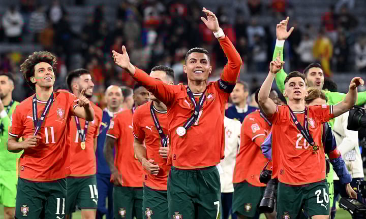 Ronaldo khóc nức nở khi vô địch ở tuổi 40: Huyền thoại vừa viết xong chương sử vĩ đại nhất đời mình!- Ảnh 2.