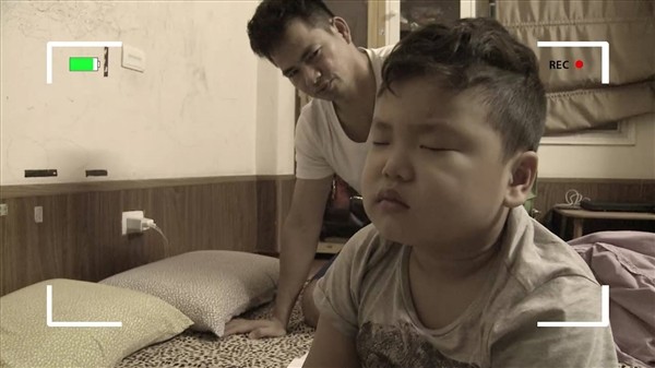 “Cây hài nhí” quốc dân Bi Béo cao lớn bất ngờ sau 10 năm, ca hát đóng kịch vẫn không hot bằng meme khai giảng!- Ảnh 1.
