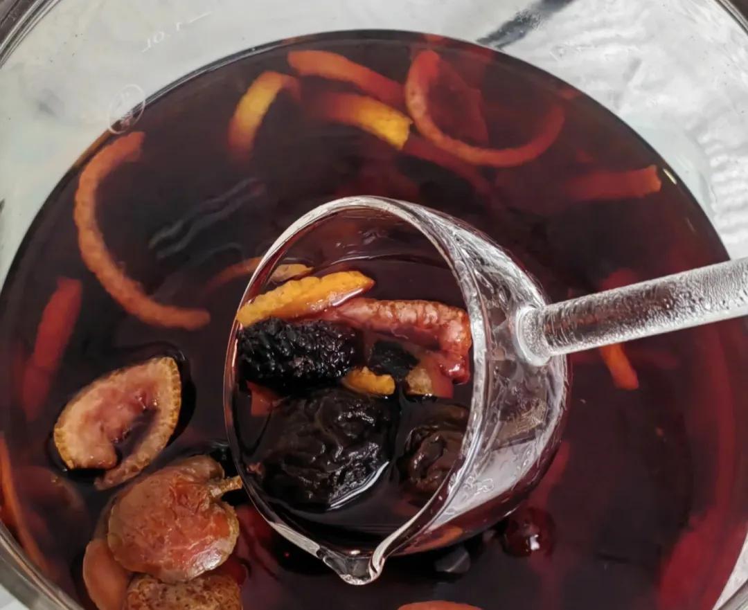 Hè nóng như đổ lửa, tôi bỏ chè đậu xanh để uống món này: Ngon hơn, mát hơn, cả nhà mê mẩn- Ảnh 3.