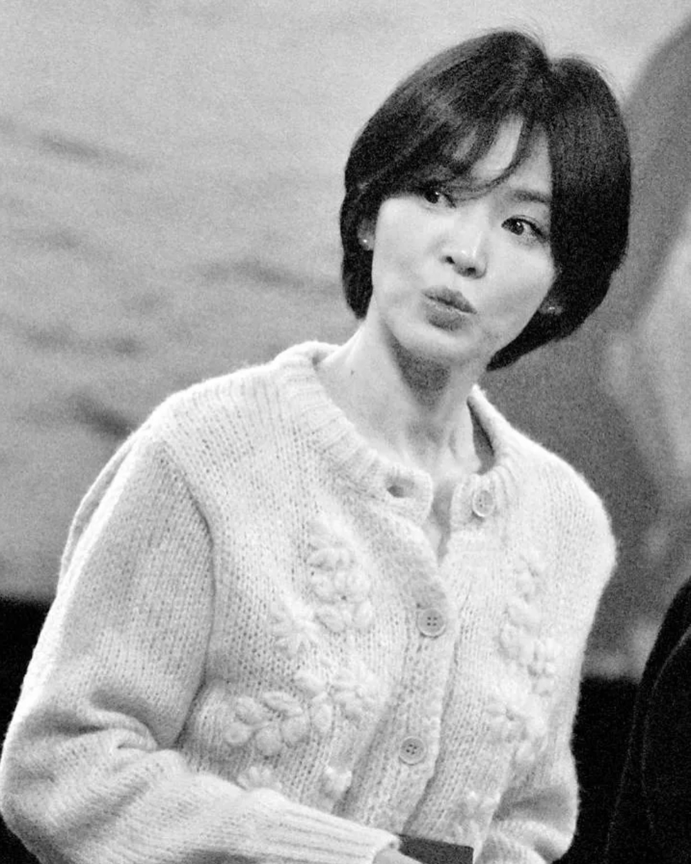 Kiểu tóc “Boy Bob” do Song Hye Kyo lăng xê đang gây sốt, hiệu quả trẻ hóa nhan sắc tuyệt đỉnh- Ảnh 6.