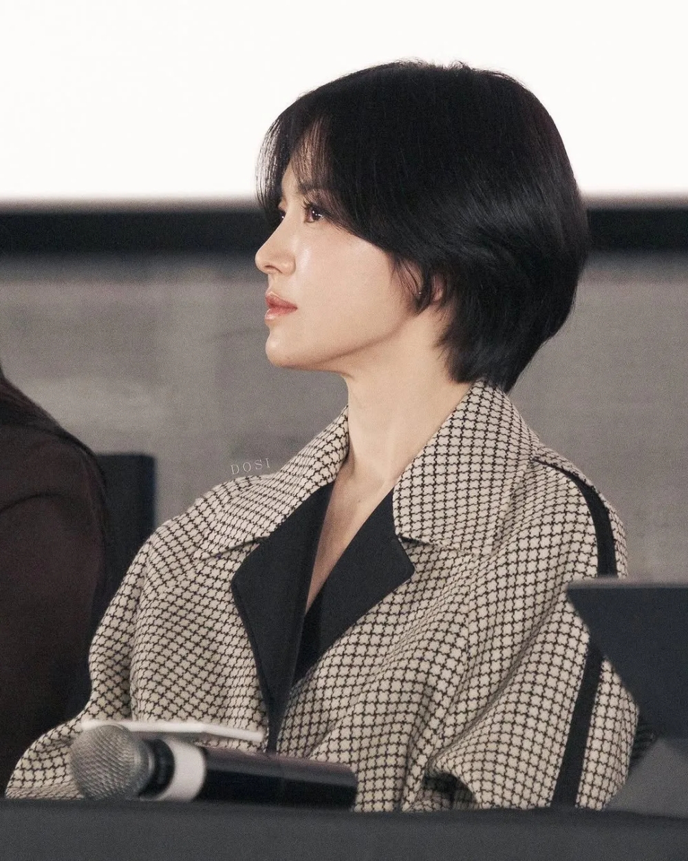 Kiểu tóc “Boy Bob” do Song Hye Kyo lăng xê đang gây sốt, hiệu quả trẻ hóa nhan sắc tuyệt đỉnh- Ảnh 4.