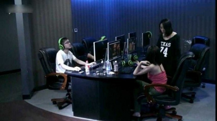 "Combat" trong quán net, hai nữ game thủ có hành động đáng xấu hổ: Văn hóa cư xử chốn công cộng bị lãng quên- Ảnh 2.