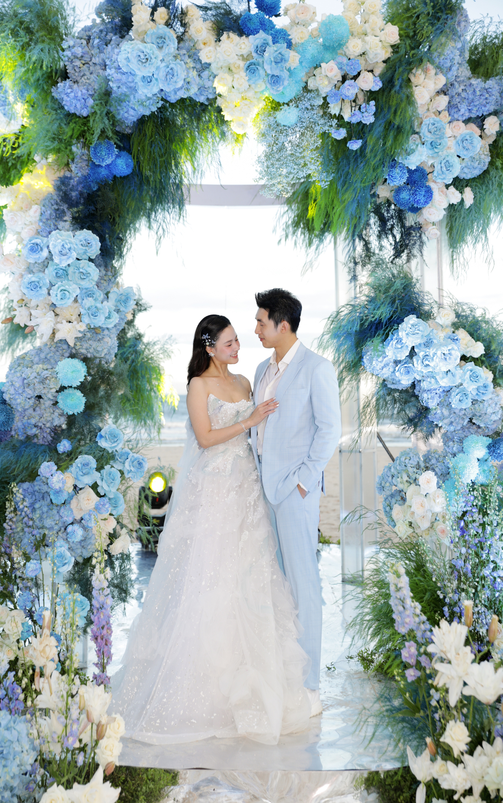 Cận cảnh bộ váy cưới lãng mạn mà đầy "hiểm hóc" của Midu trong "tiệc cưới lần 2" với chồng thiếu gia- Ảnh 6.