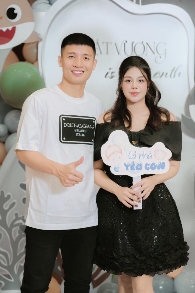 Vợ Bùi Tiến Dũng lên status "sặc mùi" drama, đốp chát netizen khi bị chê "um sùm nhất" trong dàn vợ cầu thủ- Ảnh 2. Vợ Bùi Tiến Dũng lên status "sặc mùi" drama, đốp chát netizen khi bị chê "um sùm nhất" trong dàn vợ cầu thủ- Ảnh 2.