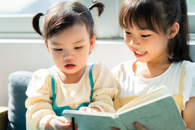 Di truyền hay cách nuôi dạy: Cái nào ảnh hưởng đến tính cách con hơn? Câu trả lời khiến hàng triệu cha mẹ SỐC!- Ảnh 1.